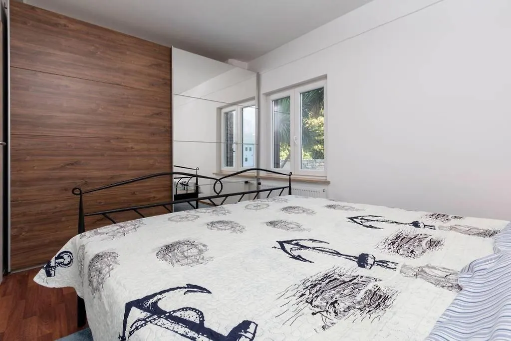 Apartment Predivan Novouredeni Apartman U Blizini Mora Banjole Kroatien