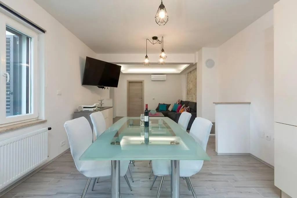 Predivan Novouredeni Apartman U Blizini Mora Banjole